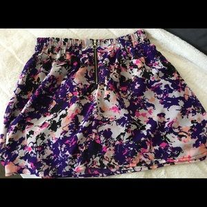 ⭐️Dynamite Floral Elastic waist lined skirt.